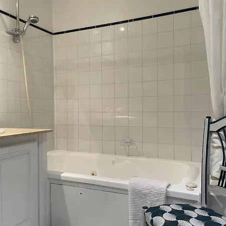La Mascotte Des Thermes De Les Bains Apartment